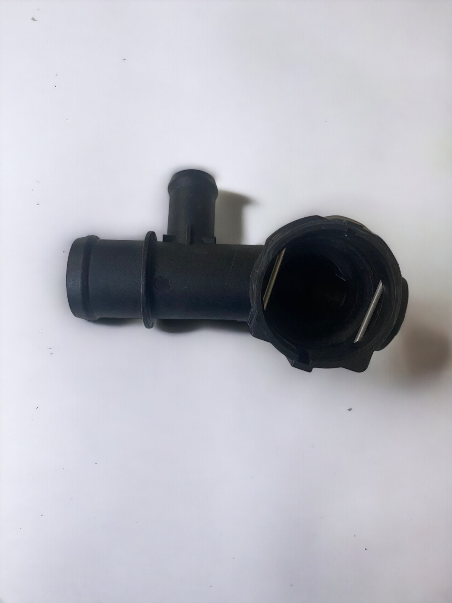/assets/uploads/audi-a3-2013---2016-radyator-su-flansi-5q0122291bg-665ec55d4e687.jpg