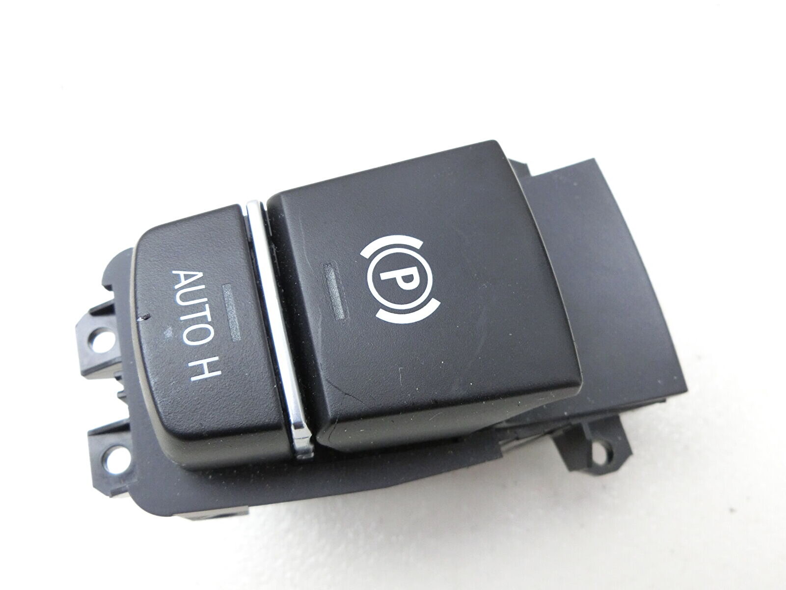 bmw-528i-2011-2016--el-freni-park-dugmesi-61319355233-1.jpg