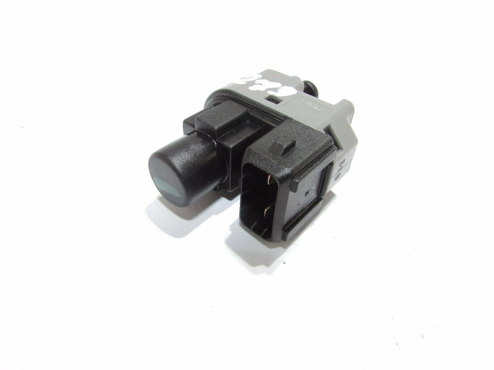 ford-focus-i-1998---2005-fren-musuru-2-pin-1.jpg