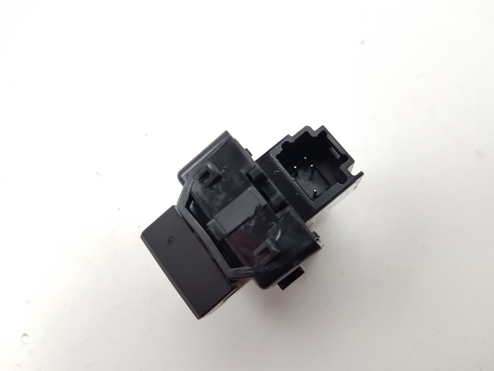 /assets/uploads/renault-captur-2-2019-2024-tekli-cam-acma-dugmesi-kromlu-361859814-254114723R-2.jpg