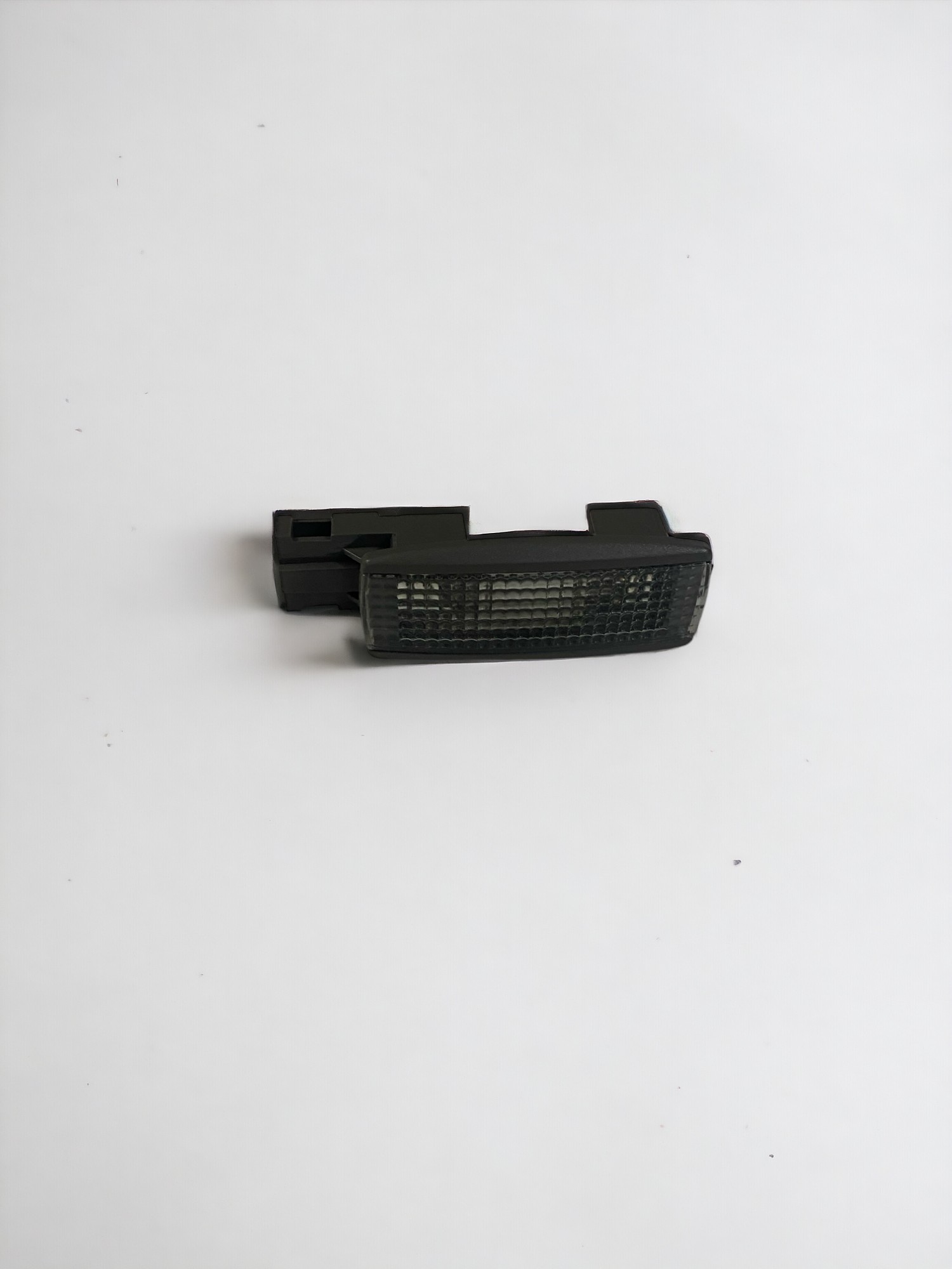 /assets/uploads/vw-golf-4-1998---2005-guneslik-lambasi-gri-makyaj-aydinlatmasi-665ec5663976f.jpg